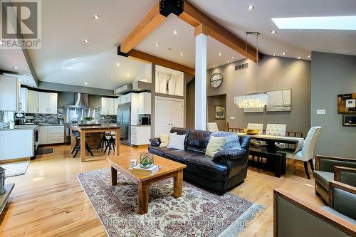 358 Old Guelph Road, Hamilton (Dundas), ON - Indoor Photo Showing Living Room