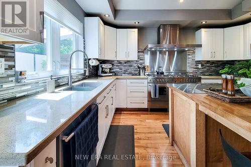 358 Old Guelph Road, Hamilton (Dundas), ON - Indoor Photo Showing Kitchen With Double Sink With Upgraded Kitchen