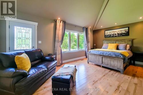 358 Old Guelph Road, Hamilton (Dundas), ON - Indoor Photo Showing Bedroom