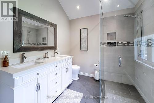 358 Old Guelph Road, Hamilton (Dundas), ON - Indoor Photo Showing Bathroom