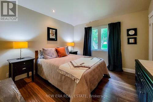 358 Old Guelph Road, Hamilton (Dundas), ON - Indoor Photo Showing Bedroom