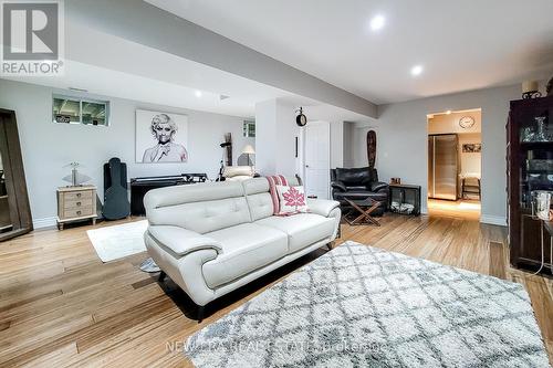 358 Old Guelph Road, Hamilton (Dundas), ON - Indoor Photo Showing Living Room