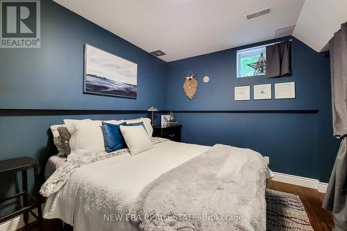 358 Old Guelph Road, Hamilton (Dundas), ON - Indoor Photo Showing Bedroom