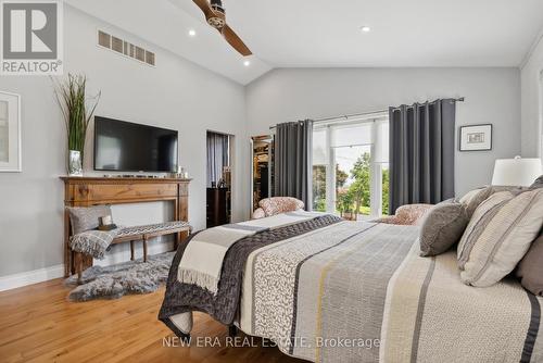 358 Old Guelph Road, Hamilton (Dundas), ON - Indoor Photo Showing Bedroom