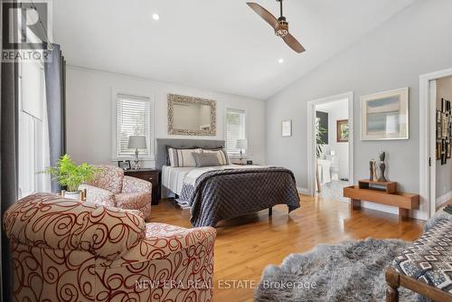 358 Old Guelph Road, Hamilton (Dundas), ON - Indoor Photo Showing Bedroom