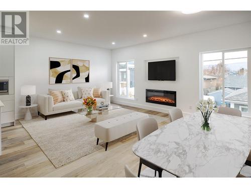 819 Stockwell Avenue Unit# 1, Kelowna, BC - Indoor Photo Showing Living Room With Fireplace