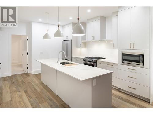 819 Stockwell Avenue Unit# 1, Kelowna, BC - Indoor Photo Showing Kitchen With Stainless Steel Kitchen With Upgraded Kitchen