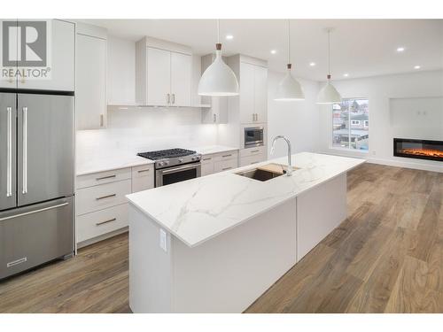 819 Stockwell Avenue Unit# 1, Kelowna, BC - Indoor Photo Showing Kitchen With Stainless Steel Kitchen With Upgraded Kitchen