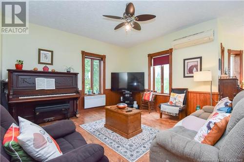 283 Acadie Street, Grande-Anse, NB - Indoor Photo Showing Living Room