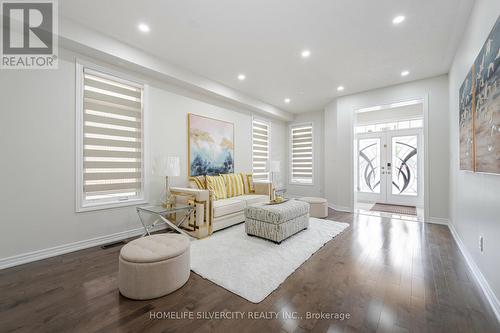 42 Levendale Court, Brampton (Bram East), ON - Indoor Photo Showing Living Room