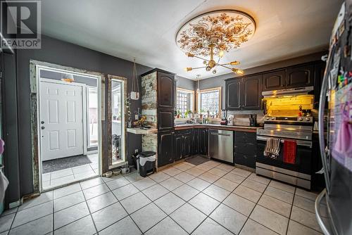 709 King  Street, Cranbrook, BC - Indoor Photo Showing Kitchen