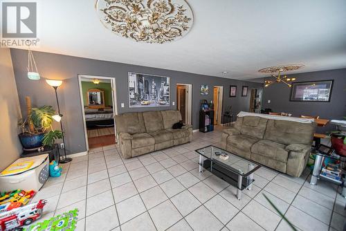 709 King  Street, Cranbrook, BC - Indoor Photo Showing Living Room