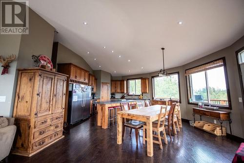 4377 Shuswap Road, Kamloops, BC - Indoor Photo Showing Dining Room