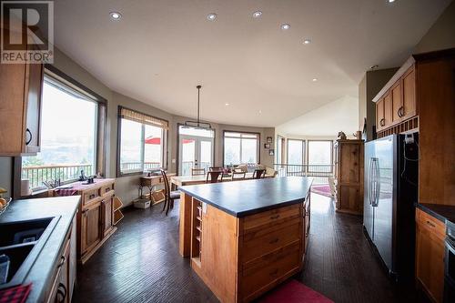 4377 Shuswap Road, Kamloops, BC - Indoor Photo Showing Kitchen