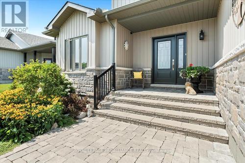 36 Dorchester Drive, Prince Edward County (Wellington), ON - Indoor Photo Showing Living Room