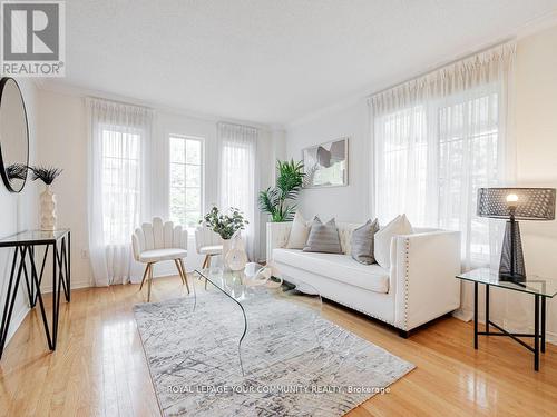 2 Domenica Way, Vaughan (Sonoma Heights), ON - Indoor Photo Showing Living Room