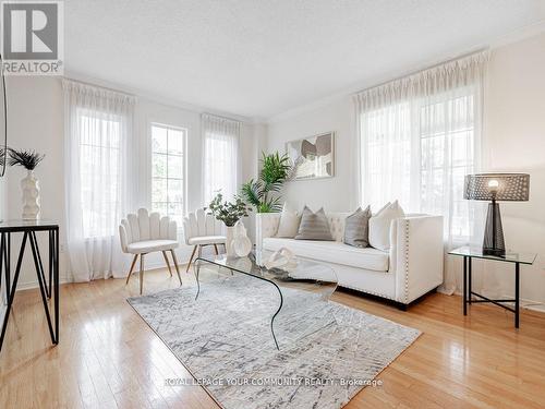 2 Domenica Way, Vaughan (Sonoma Heights), ON - Indoor Photo Showing Living Room