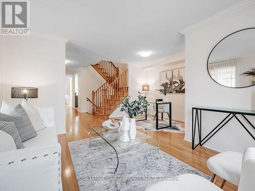 2 Domenica Way, Vaughan (Sonoma Heights), ON - Indoor Photo Showing Living Room