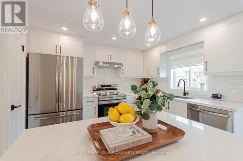 5 Selkirk Crescent, Barrie (Holly), ON - Indoor Photo Showing Kitchen With Upgraded Kitchen