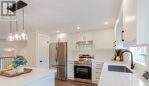 5 Selkirk Crescent, Barrie (Holly), ON - Indoor Photo Showing Kitchen With Upgraded Kitchen