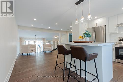 5 Selkirk Crescent, Barrie (Holly), ON - Indoor Photo Showing Kitchen With Upgraded Kitchen