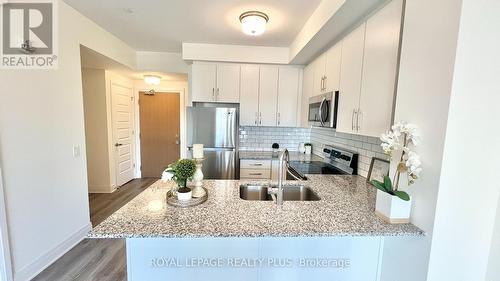 334 - 128 Grovewood Common, Oakville, ON - Indoor Photo Showing Kitchen With Double Sink With Upgraded Kitchen