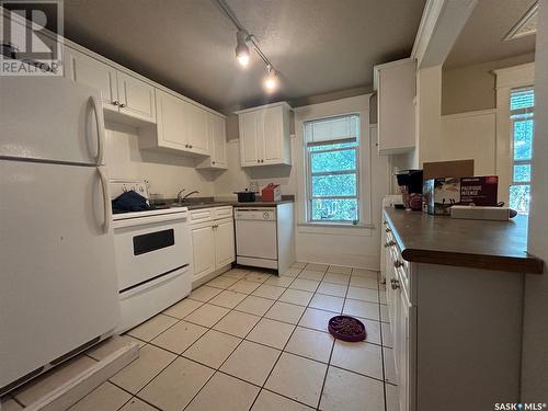 2257 Rae Street, Regina, SK - Indoor Photo Showing Kitchen