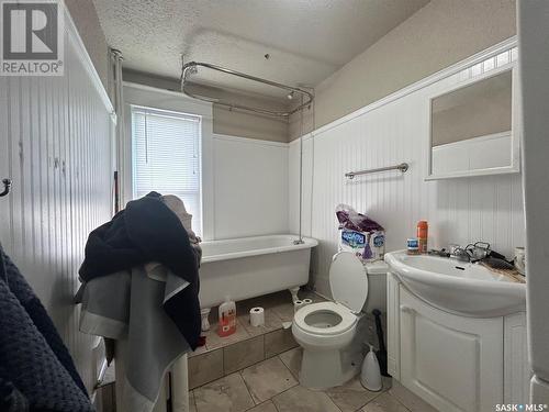 2257 Rae Street, Regina, SK - Indoor Photo Showing Bathroom