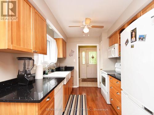 2054 Davebrook Road, Mississauga (Clarkson), ON - Indoor Photo Showing Kitchen