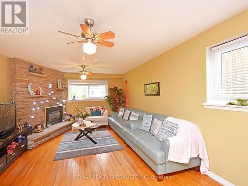 2054 Davebrook Road, Mississauga (Clarkson), ON - Indoor Photo Showing Living Room With Fireplace