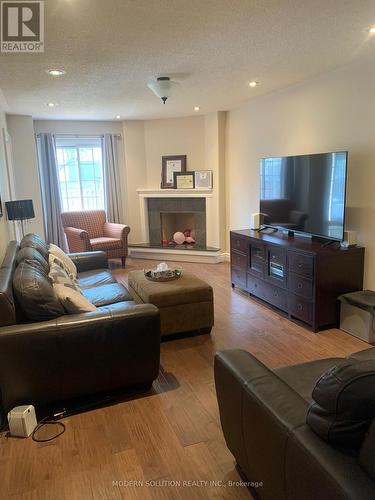 4428 Guildwood Way, Mississauga (Hurontario), ON - Indoor Photo Showing Living Room