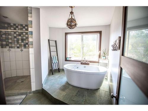 4377 Shuswap Rd, Kamloops, BC - Indoor Photo Showing Bathroom