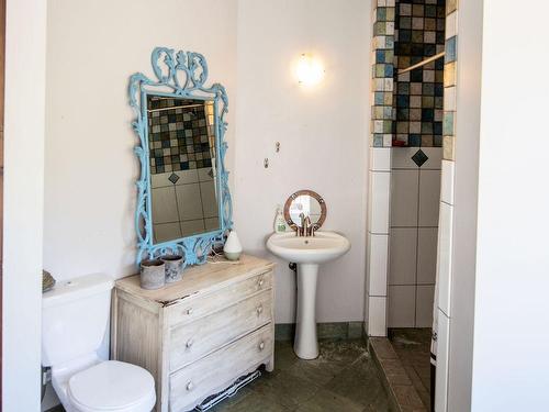 4377 Shuswap Rd, Kamloops, BC - Indoor Photo Showing Bathroom