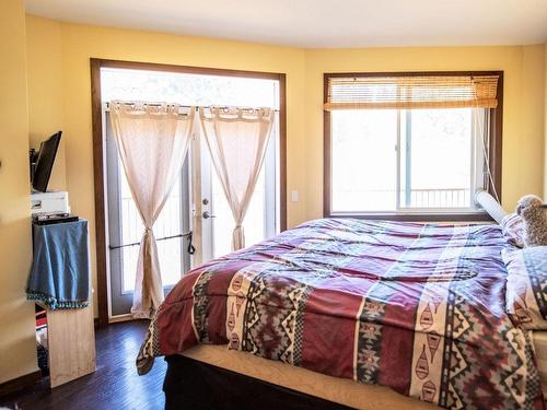 4377 Shuswap Rd, Kamloops, BC - Indoor Photo Showing Bedroom