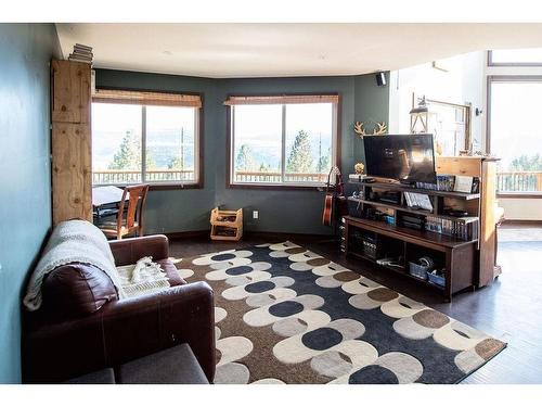 4377 Shuswap Rd, Kamloops, BC - Indoor Photo Showing Living Room