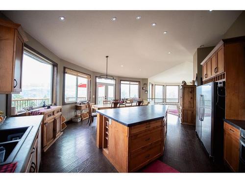 4377 Shuswap Rd, Kamloops, BC - Indoor Photo Showing Kitchen