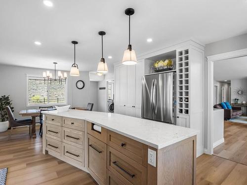 5852 Rodeo Drive, Kamloops, BC - Indoor Photo Showing Kitchen With Upgraded Kitchen