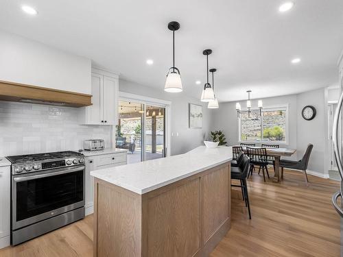 5852 Rodeo Drive, Kamloops, BC - Indoor Photo Showing Kitchen With Upgraded Kitchen