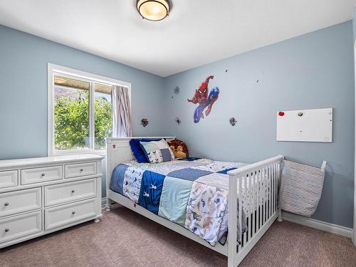 5852 Rodeo Drive, Kamloops, BC - Indoor Photo Showing Bedroom