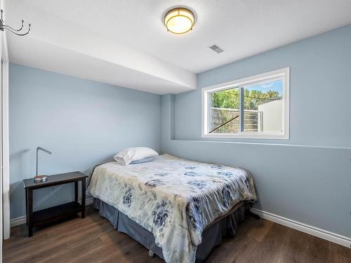 5852 Rodeo Drive, Kamloops, BC - Indoor Photo Showing Bedroom