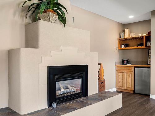 5852 Rodeo Drive, Kamloops, BC - Indoor Photo Showing Living Room With Fireplace