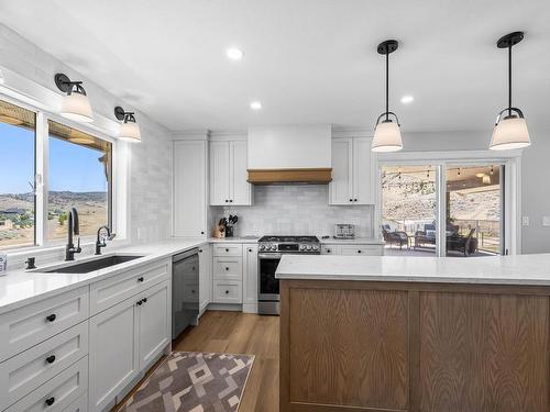 5852 Rodeo Drive, Kamloops, BC - Indoor Photo Showing Kitchen With Upgraded Kitchen