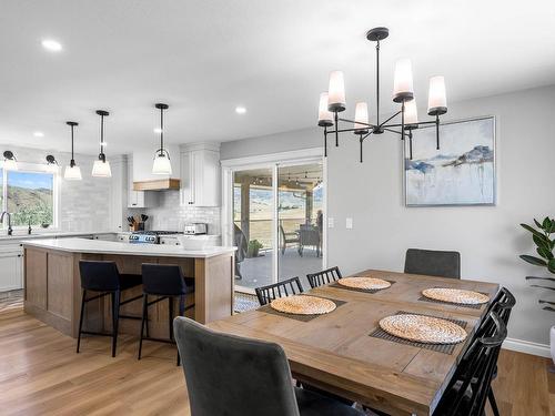 5852 Rodeo Drive, Kamloops, BC - Indoor Photo Showing Dining Room