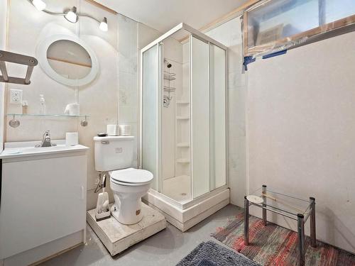 361 Robson Street, Clearwater, BC - Indoor Photo Showing Bathroom