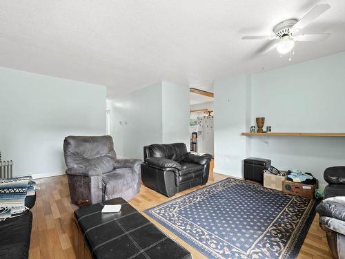 361 Robson Street, Clearwater, BC - Indoor Photo Showing Living Room