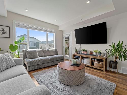 131-8800 Dallas Drive, Kamloops, BC - Indoor Photo Showing Living Room