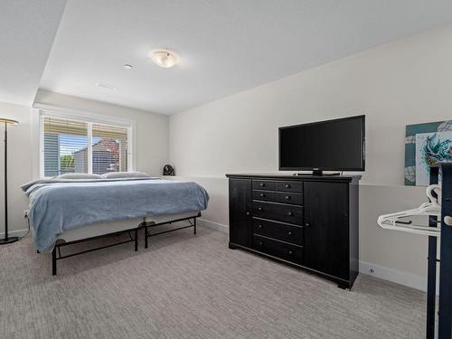 131-8800 Dallas Drive, Kamloops, BC - Indoor Photo Showing Bedroom