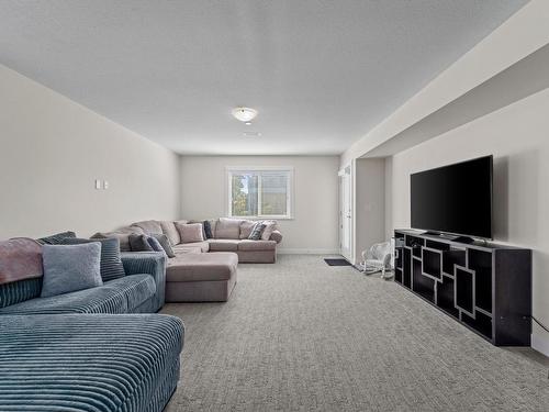 131-8800 Dallas Drive, Kamloops, BC - Indoor Photo Showing Living Room