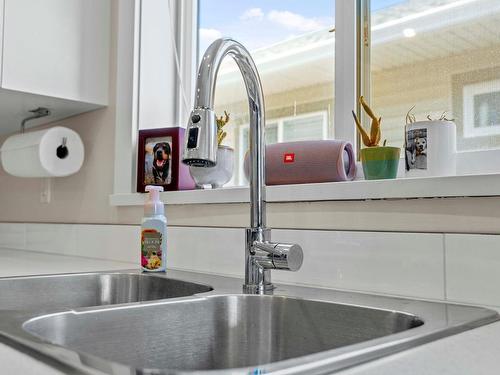 131-8800 Dallas Drive, Kamloops, BC - Indoor Photo Showing Kitchen With Double Sink