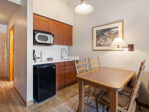 120/122-3220 Village Way, Kamloops, BC - Indoor Photo Showing Dining Room